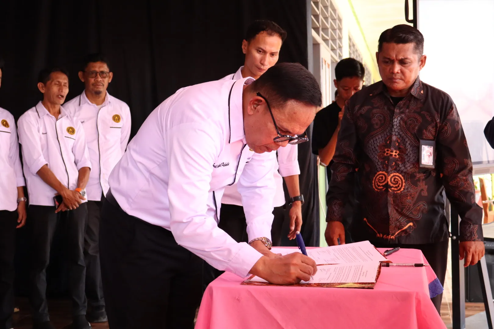 Penandatanganan Berita Acara Pelantikan